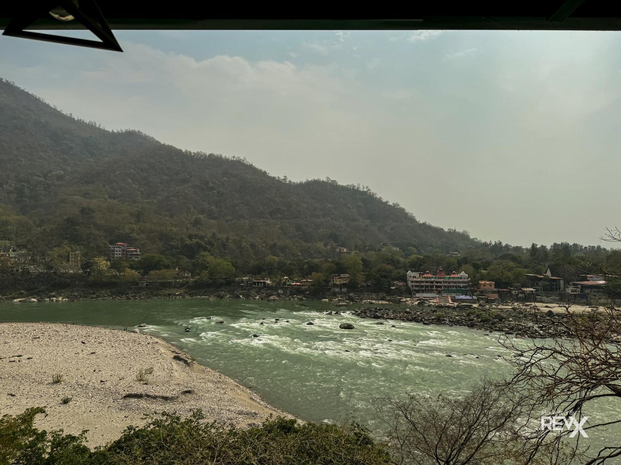 מלון רישיקש The Leisure Cave On The Ganges מראה חיצוני תמונה